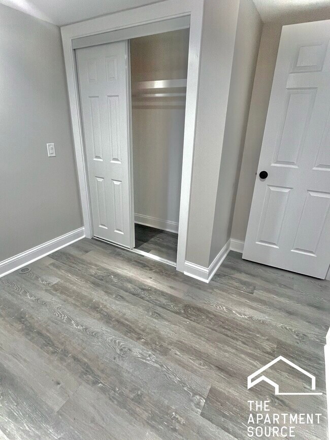 Building Photo - 2937 N Fairfield Ave