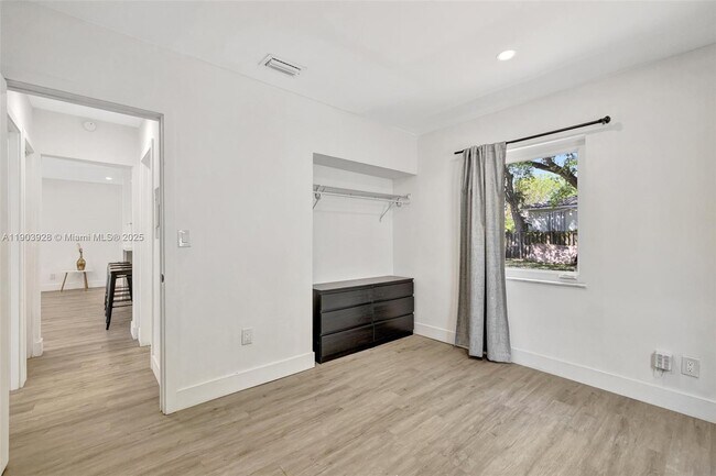 Building Photo - 843 SW 20th St