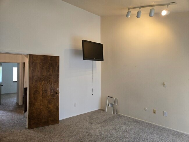 Building Photo - 6136 Palomino Ct