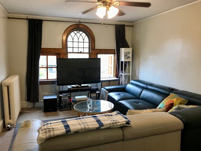 Building Photo - 81 Fern St