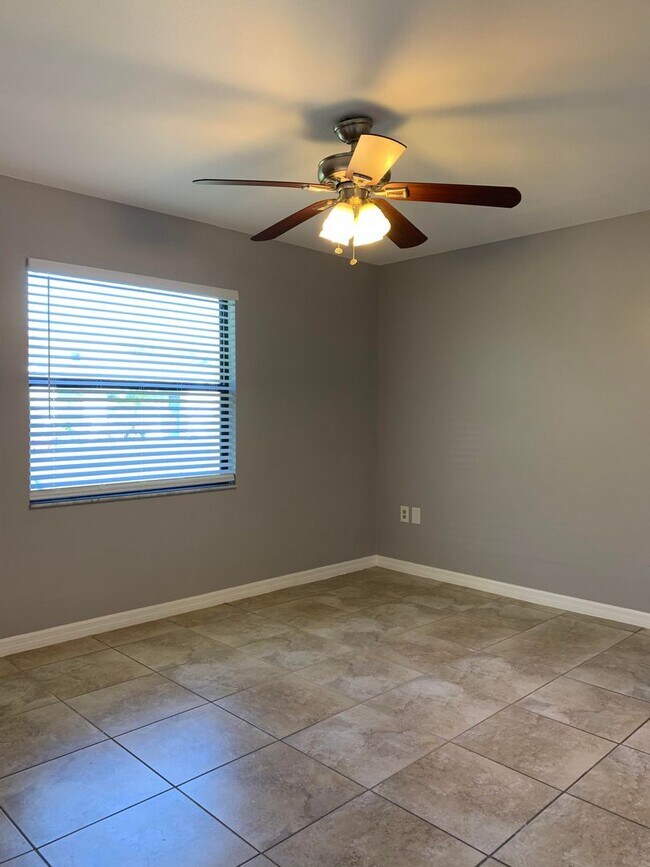 Building Photo - Beautiful and Updated 2/2 in Kissimmee