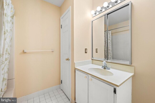 Building Photo - 1430 Redwood Ct