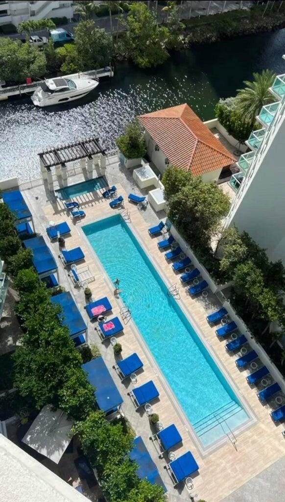 Building Photo - 200 Sunny Isles Blvd
