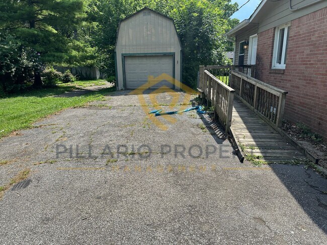 Building Photo - Spacious Warren Township, 3 Bedroom/1.5 Ba...