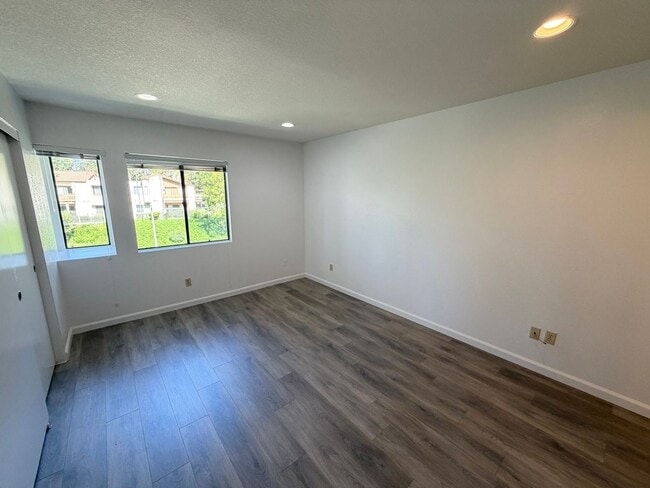 Building Photo - 22734 Lakeway Dr