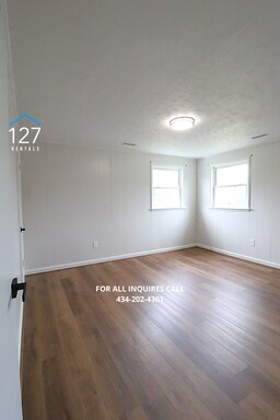Building Photo - Fully Renovated 2-Bedroom Apartment in Convenient Location!