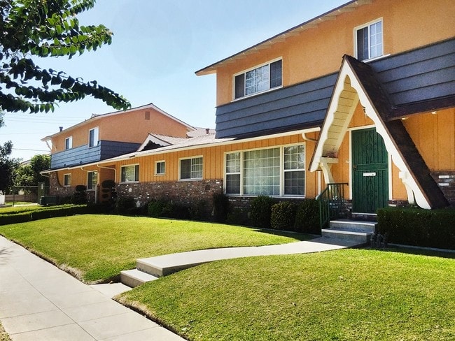 Building Photo - 711 S Sierra Vista