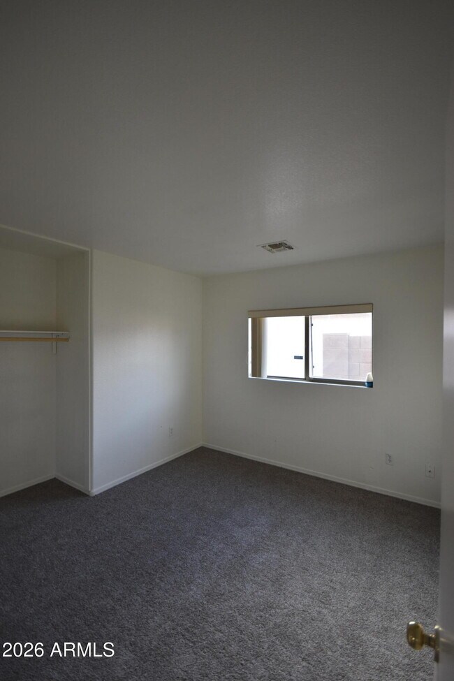 Building Photo - 2404 W Roeser Rd