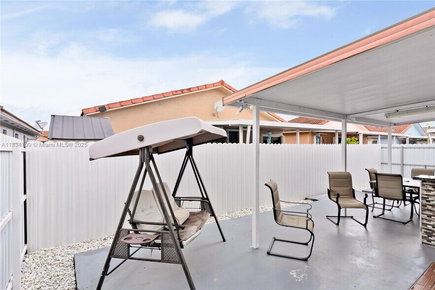 Building Photo - 2485 W 71st Pl