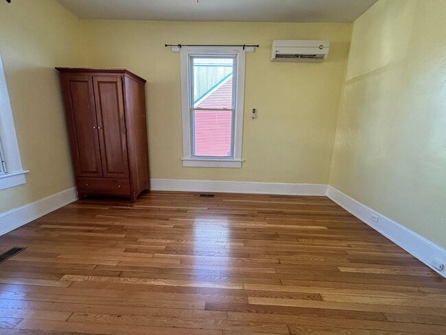 Building Photo - 14 W Carrollton Ave