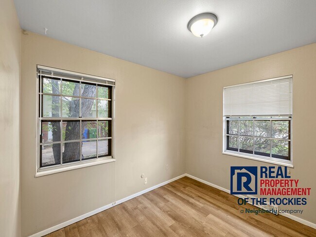 Building Photo - Recently Updated 4 Bed 3 Bath House in W. ...