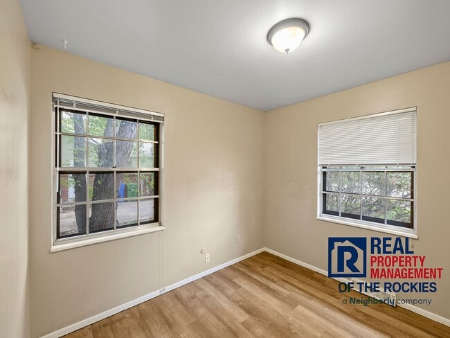 Building Photo - Spacious Recently Updated 4 Bed 3 Bath Hou...