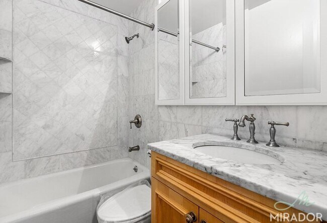 Building Photo - 3 bedroom in New York NY 10023