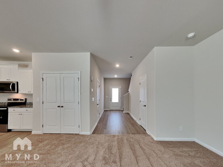 Building Photo - 218 Taverners Ln