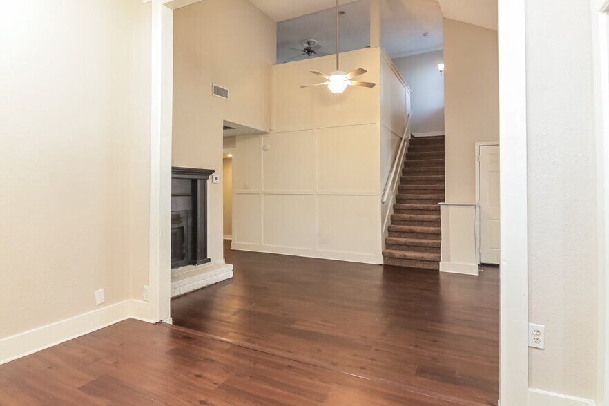 Building Photo - 1141 Paintbrush St