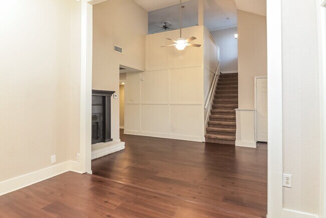 Building Photo - 1141 Paintbrush St