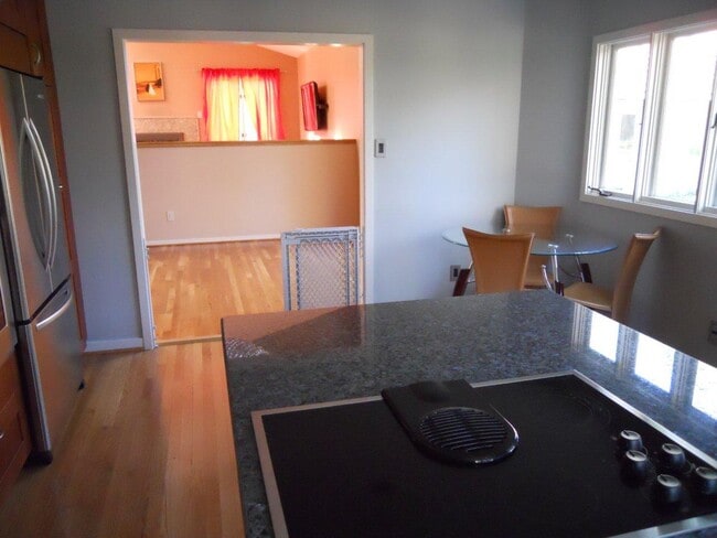 Building Photo - 10040 Stonemill Rd