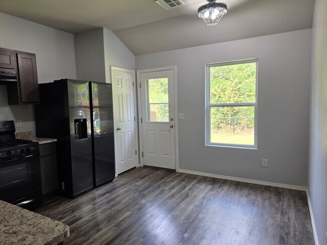 Building Photo - 3 Bedroom home for rent in Noble!
