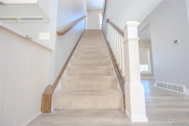 Building Photo - 46 Eagleview Dr