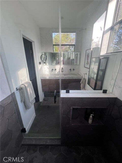 Building Photo - 1705 S Westgate Ave