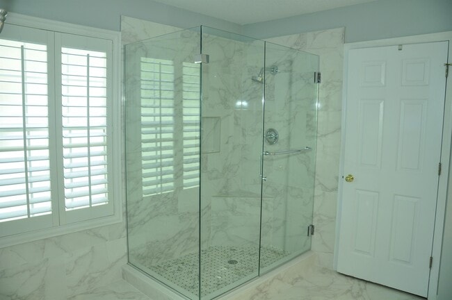 Building Photo - 607 Nadina Pl