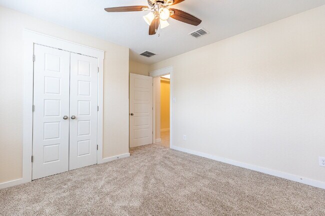 Building Photo - 142 Destiny Dr