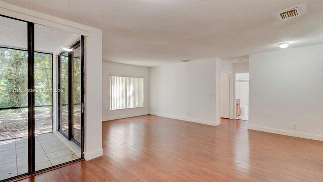 Building Photo - 3846 Coral Tree Cir