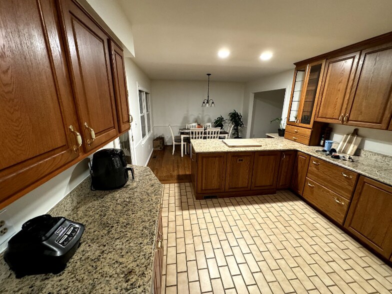 Building Photo - 702 Newport Cir