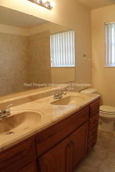 Building Photo - 516 Inwood Dr
