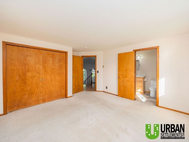 Building Photo - For Rent – Spacious Split-Level Home with ...
