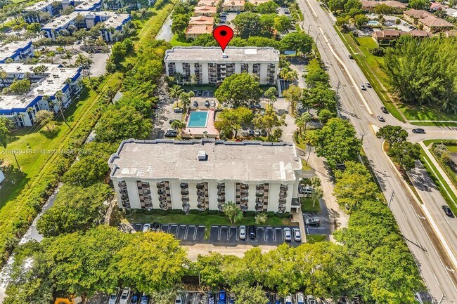 Building Photo - 2701 Riverside Dr