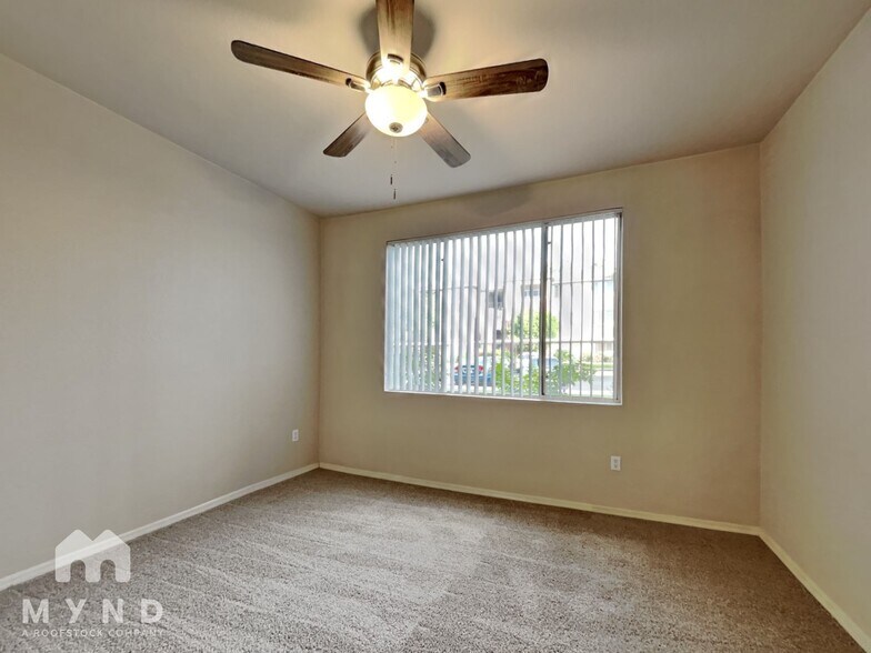 Building Photo - 5401 E Van Buren St