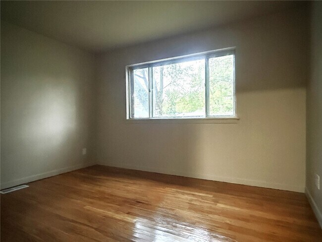 Building Photo - 810 Manresa Ln