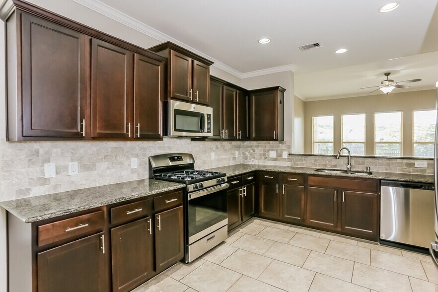 Building Photo - 16146 Fairway Creek Cir