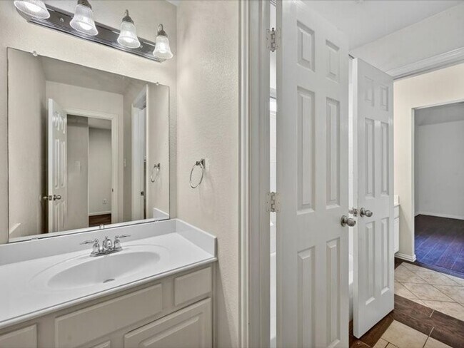 Building Photo - 11068 Downbrook Dr