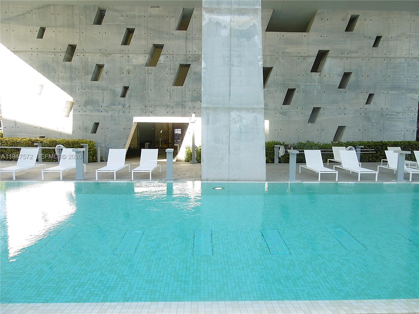 Building Photo - 68 SE 6th St