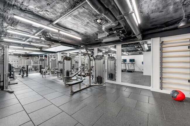 Building Photo - 175 2nd St