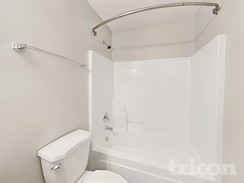 Building Photo - 208 Ravenwood Ct