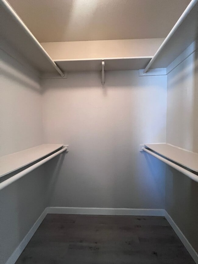 Building Photo - The Enclaves 3 bed 2 bath Upgraded Condo!