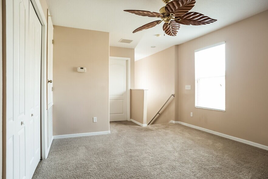 Building Photo - 12652 Somerset Oaks St