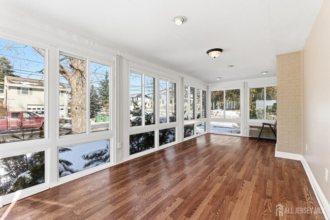 Building Photo - 219 Plainfield Rd