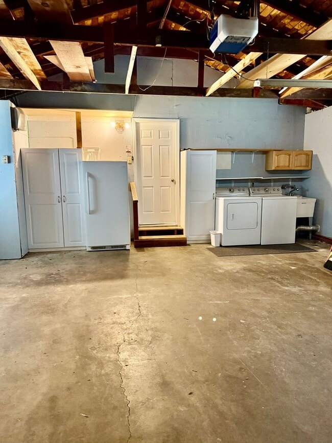 Building Photo - Beautiful Fair Oaks home