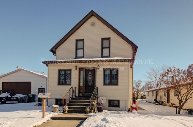 Building Photo - 634 Hays