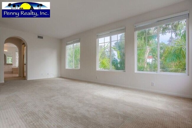 Building Photo - Stunning 4 Bedroom 3.5 Bath Home in the Co...