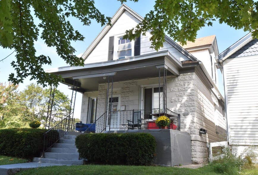 Building Photo - 2218 E Eden Pl