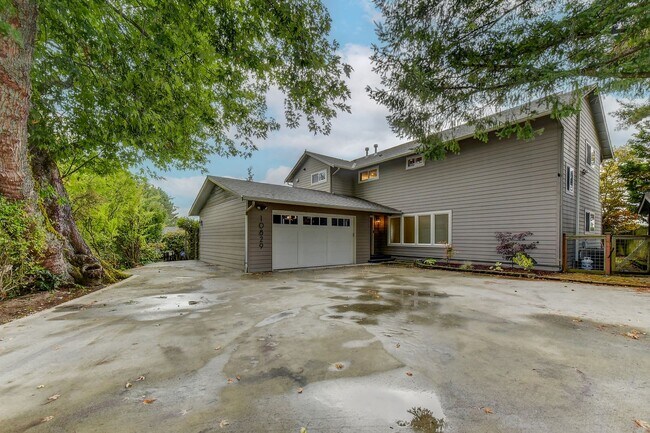 Building Photo - Space to Live, Host, and Breathe, All With a View of the Sound