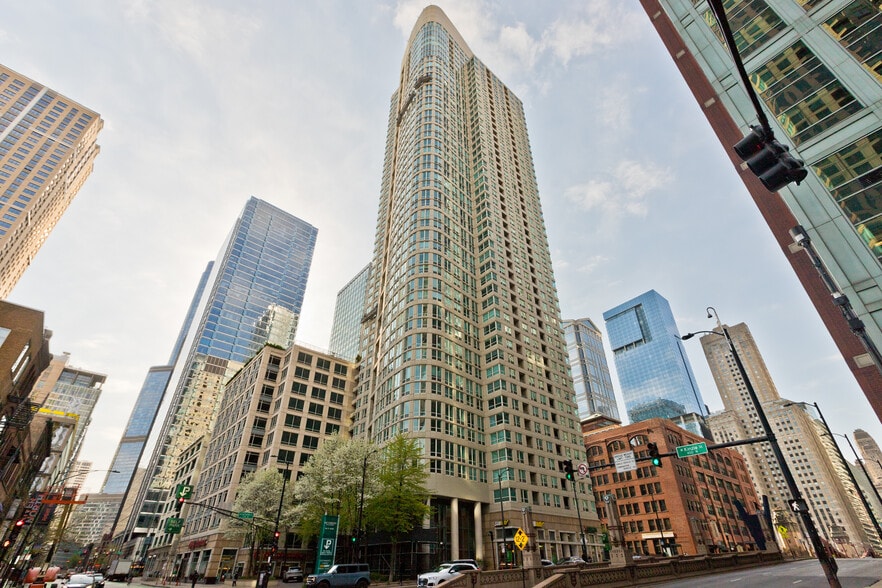 Building Photo - 345 N La Salle Dr