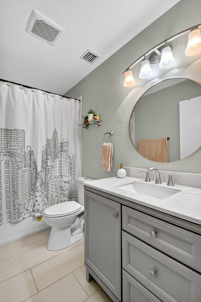 Building Photo - 15 Farnworth Dr