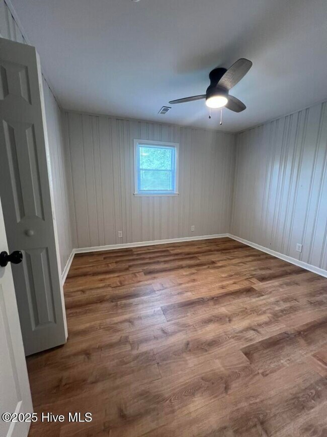 Building Photo - 10501 NC-211