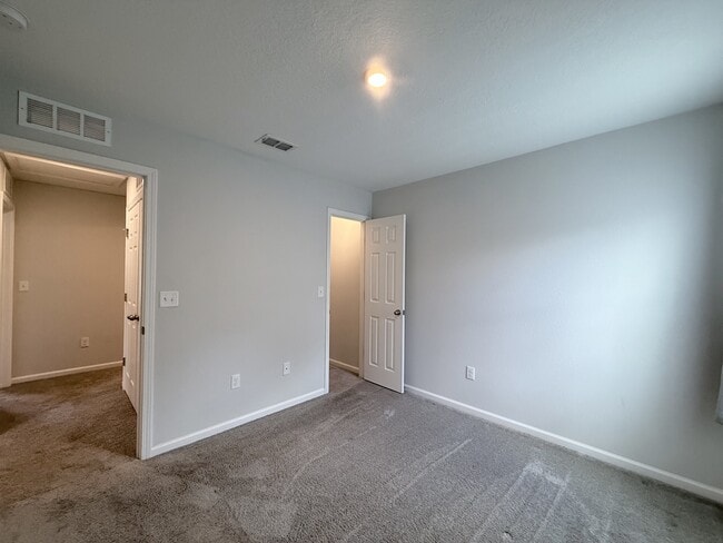 Building Photo - 4541 Cambria St
